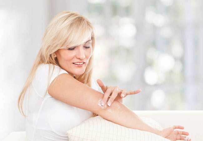 11 tipp, ami segít megelőzni a pikkelysömör fellángolását - EgészségKalauz